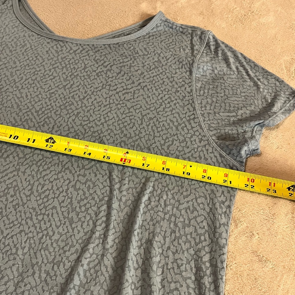 Lululemon Loop Around Tee - Picture 7 of 8